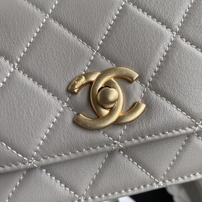  Handbag  Chanel  AS2051  size  12-15-6.5 cm