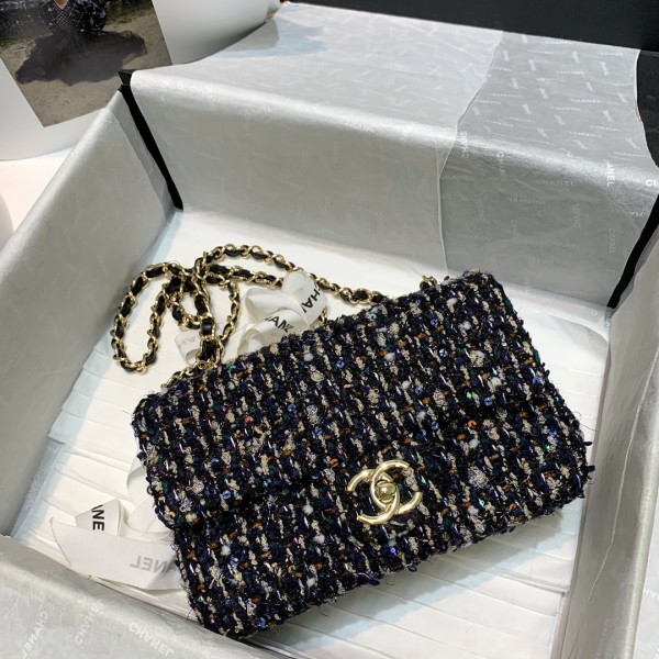  Handbag  Chanel  A69900 size  20 cm