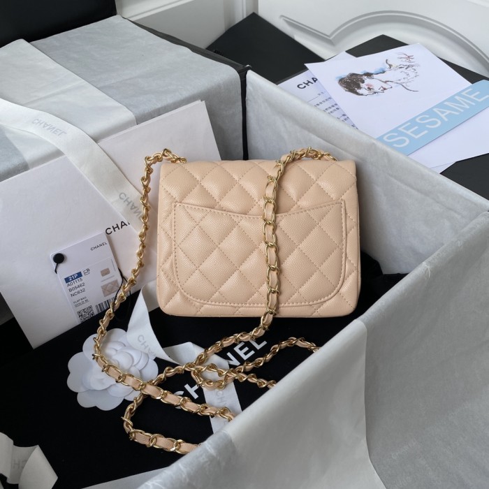  Handbag  Chanel   size  17 cm