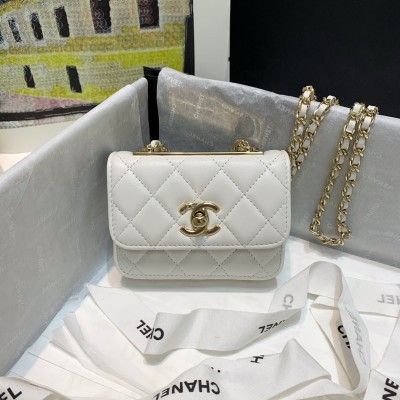  Handbag  Chanel 82768  size  12.5 2.5 9 cm