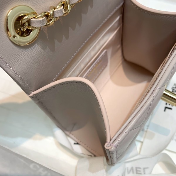  Handbag  Chanel  82769  size 11 11 5 cm