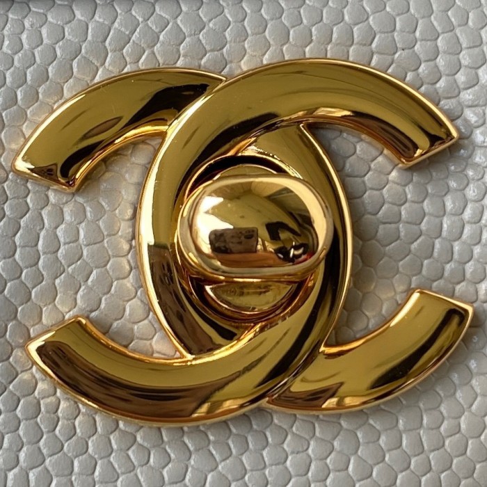  Handbag  Chanel  size  17 cm