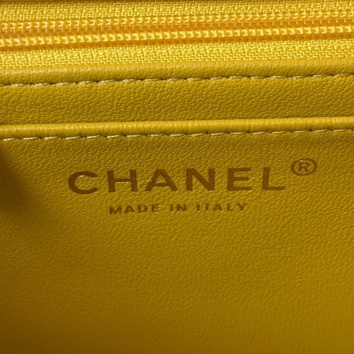  Handbag  Chanel  size  20 cm