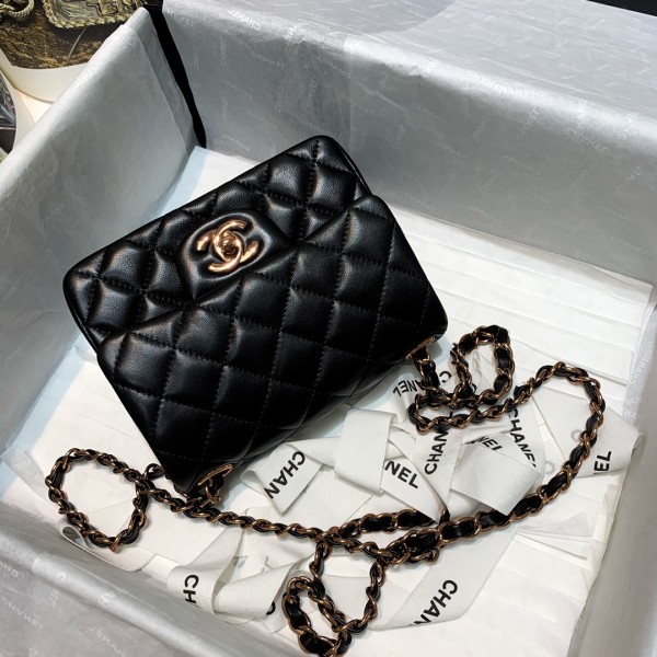  Handbag  Chanel  115  size  17 cm