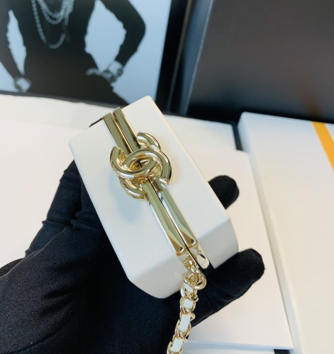  Handbag   Chanel  size  8*8*4 Cm