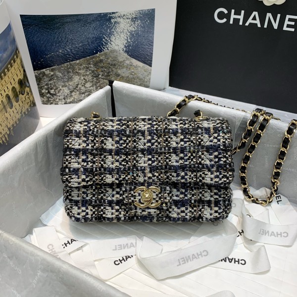  Handbag  Chanel A69900 size  20 cm