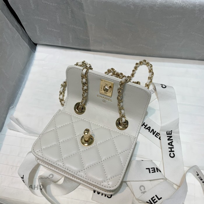  Handbag  Chanel 82768  size  12.5 2.5 9 cm