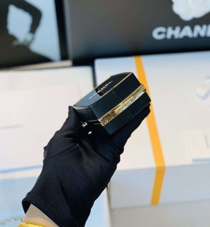  Handbag  Chanel  size  8*8*4  Cm  