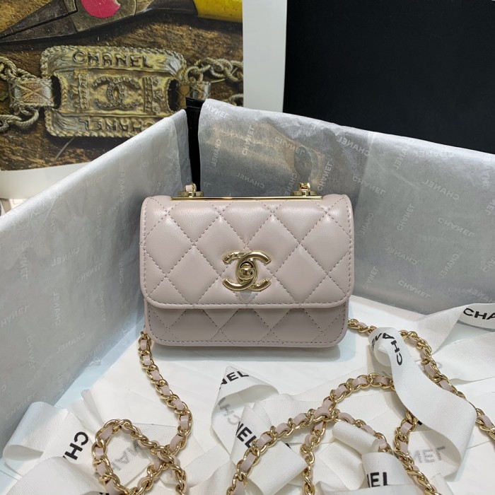  Handbag  Chanel 82768  size  12.5 2.5 9 cm