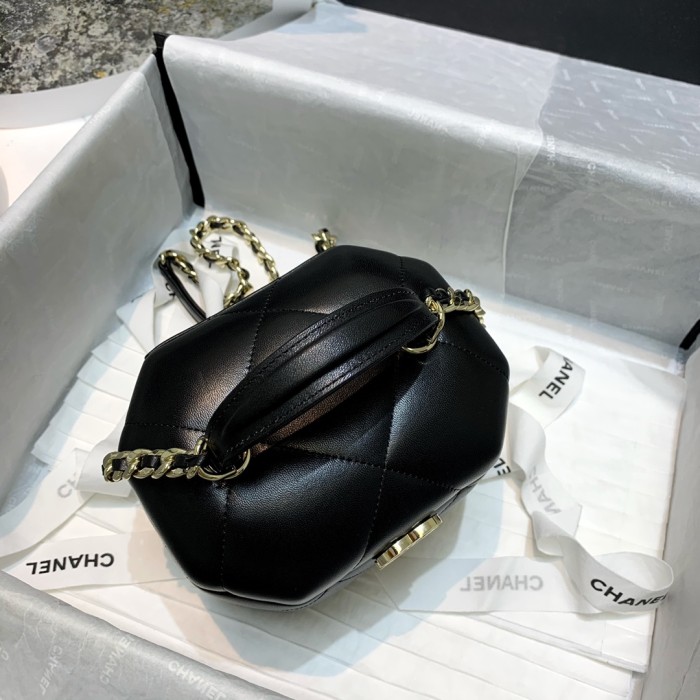 Handbag  Chanel AS2360 size 16.5 15.5 11.5 cm