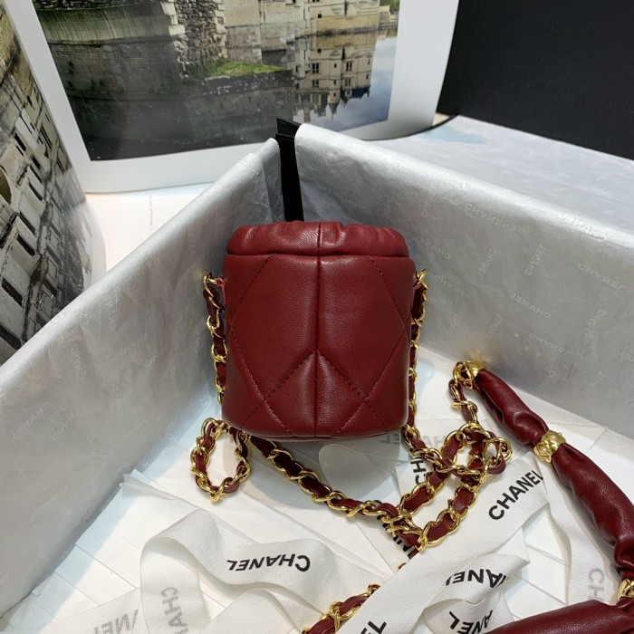  Handbag  Chanel  82330  size  10 9 9 cm