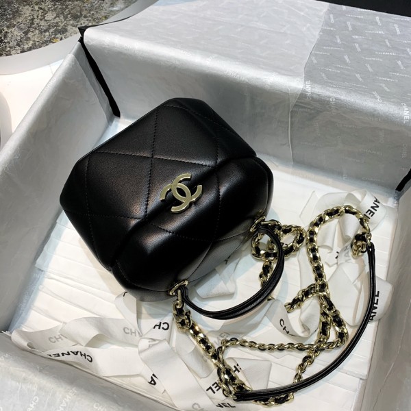 Handbag  Chanel AS2360 size 16.5 15.5 11.5 cm