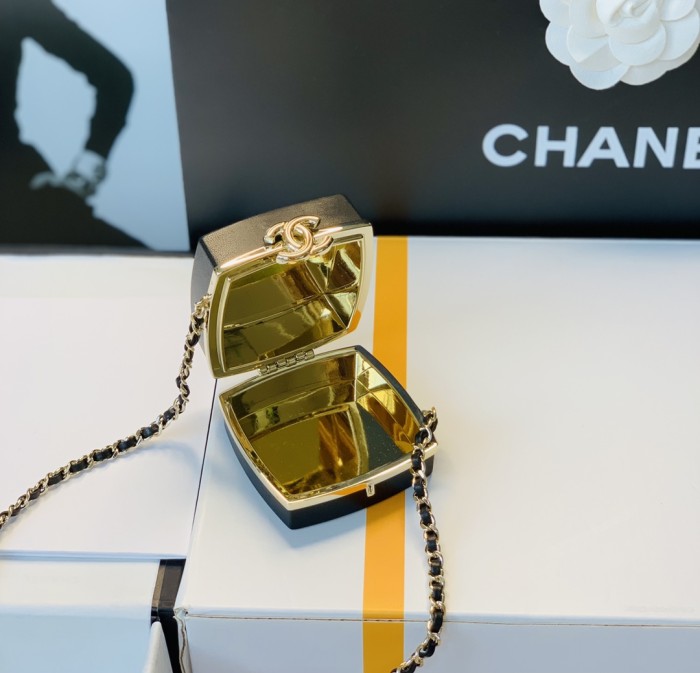  Handbag  Chanel  size  8*8*4  Cm 