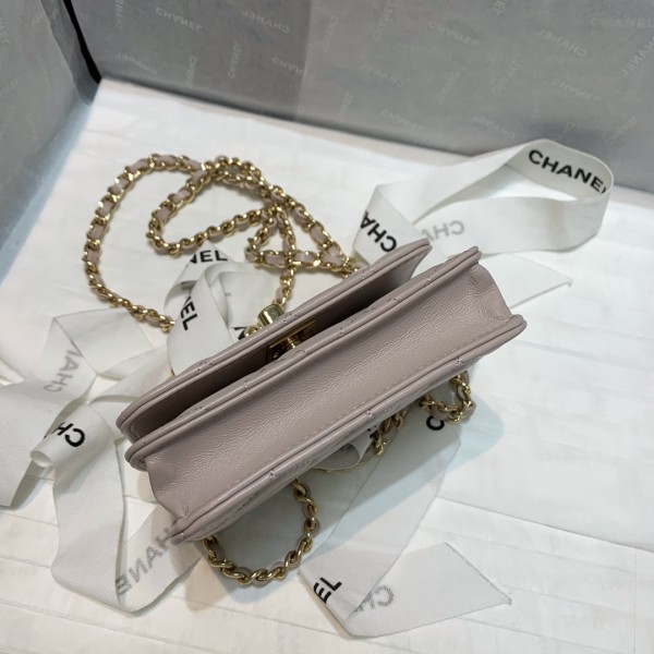  Handbag  Chanel 82768  size  12.5 2.5 9 cm