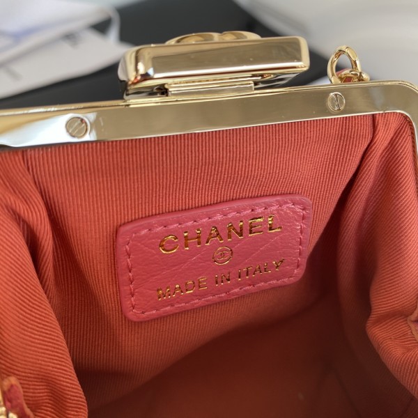 Handbag  Chanel  size 10×12×5 cm