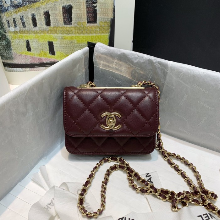  Handbag  Chanel 82768 size 12.5 2.5 9 cm