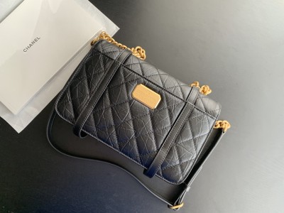  Handbag  Chanel 2696 size  25cmx17cmx8 cm