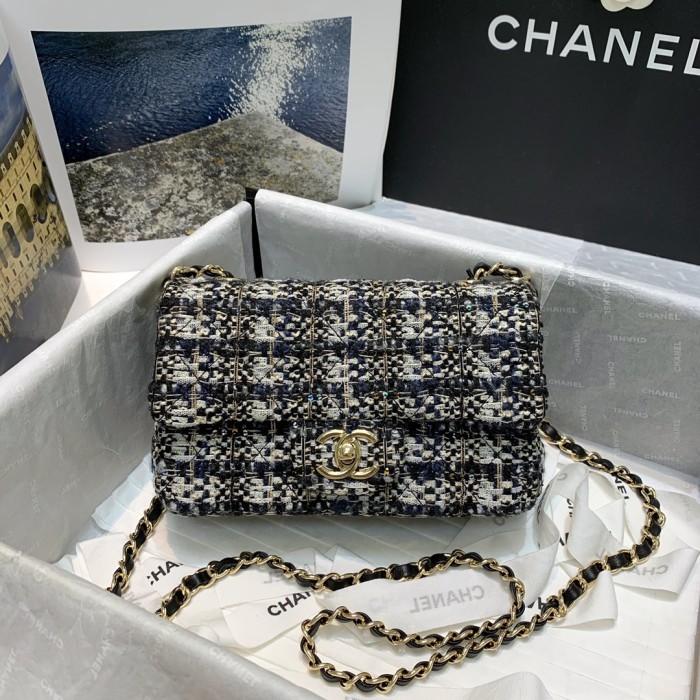  Handbag  Chanel A69900 size  20 cm