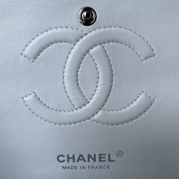  Handbag  Chanel A01112  size  15.5x25.5x6.5 cm
