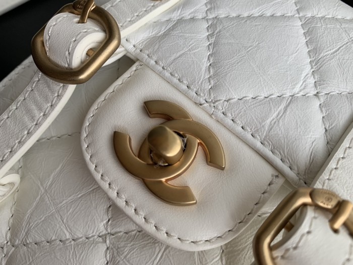  Handbag  Chanel  2695  size 17cmx14cmx4 cm