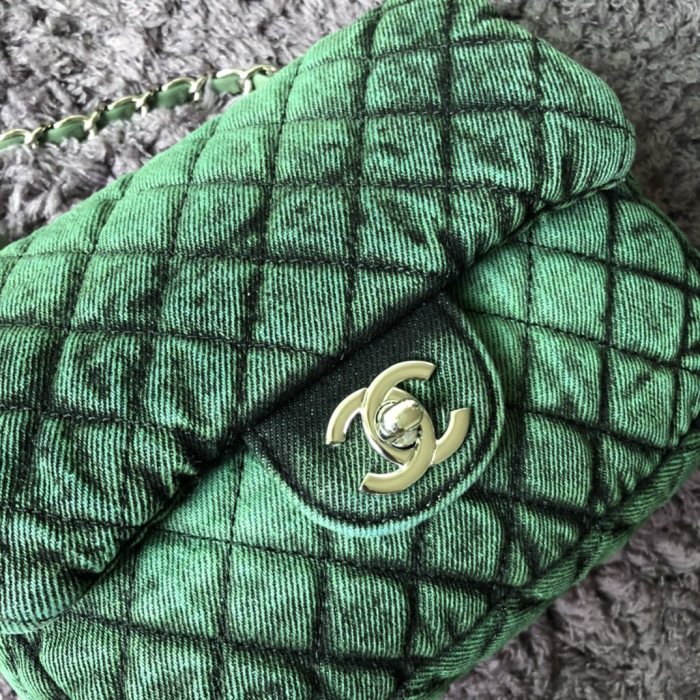  Handbag  Chanel  S1309  size 12x23x8cm