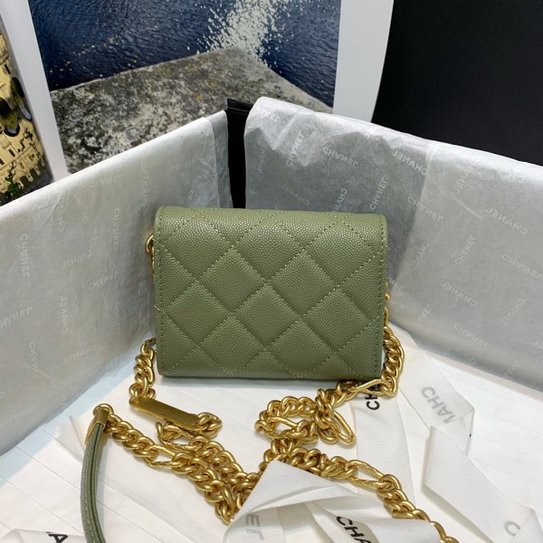  Handbag  Chanel 81156 size  12 9 2.5 cm 