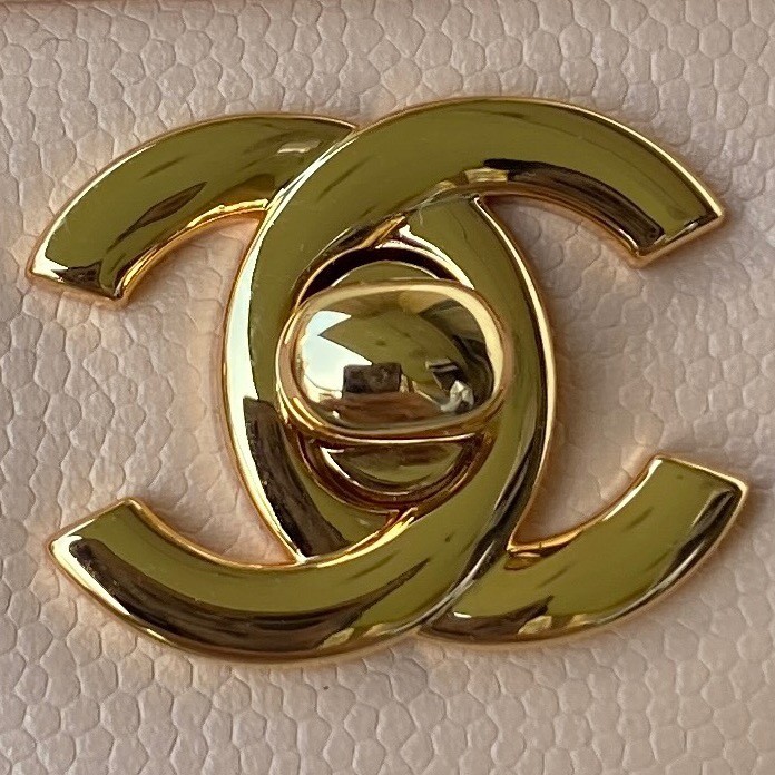  Handbag  Chanel  size  20cm