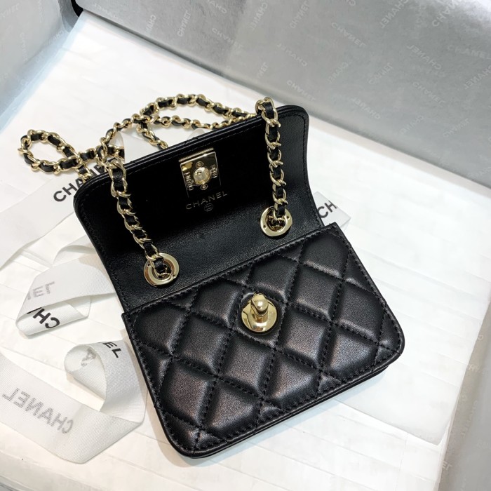  Handbag  Chanel 82768 size 12.5 2.5 9 cm