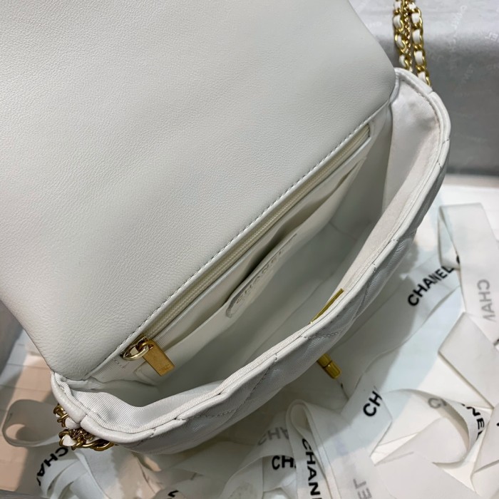  Handbag  Chanel AS2588  size  19 16 4 cm