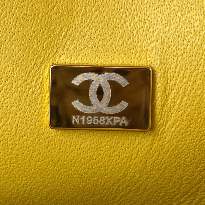  Handbag  Chanel  size  20 cm