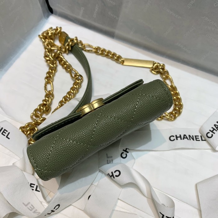  Handbag  Chanel 81156 size  12 9 2.5 cm 