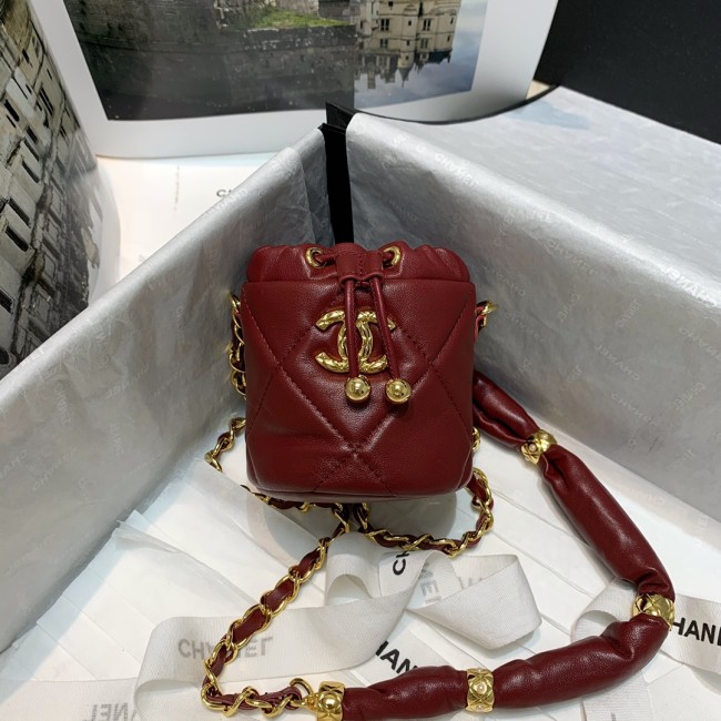  Handbag  Chanel  82330  size  10 9 9 cm