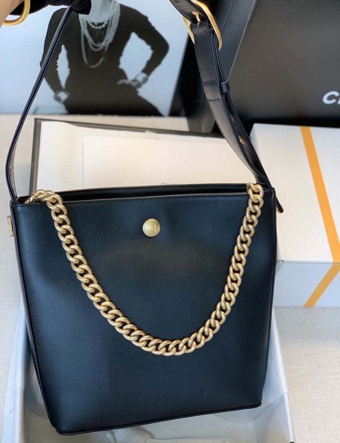  Handbag Chanel  size 23/24/12  Cm