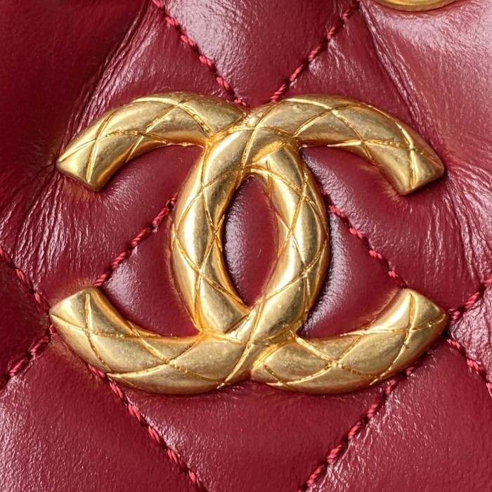  Handbag  Chanel AS2716 size 19x15x12.5 cm