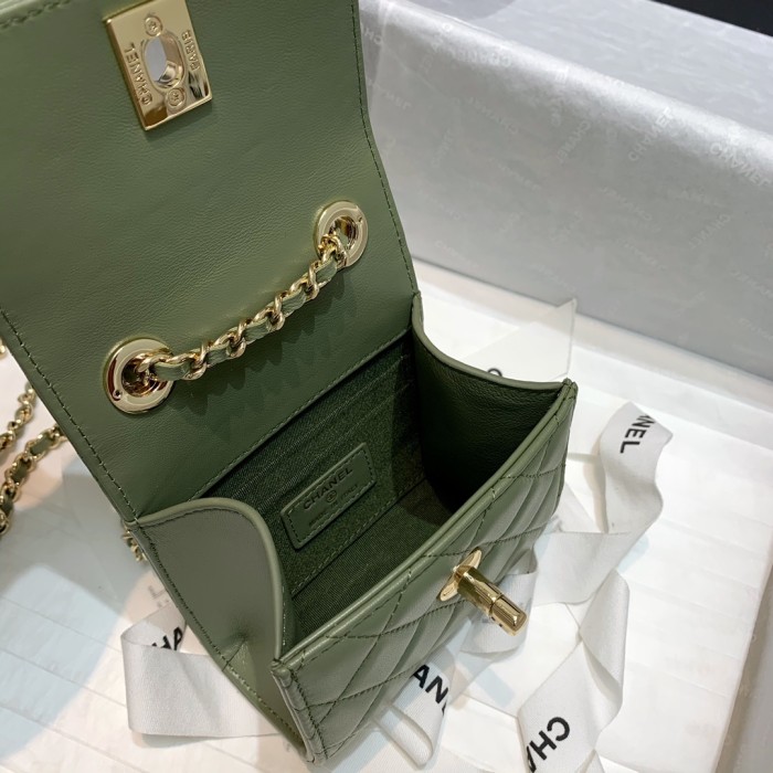  Handbag   Chanel 82769  size 11 11 5 cm