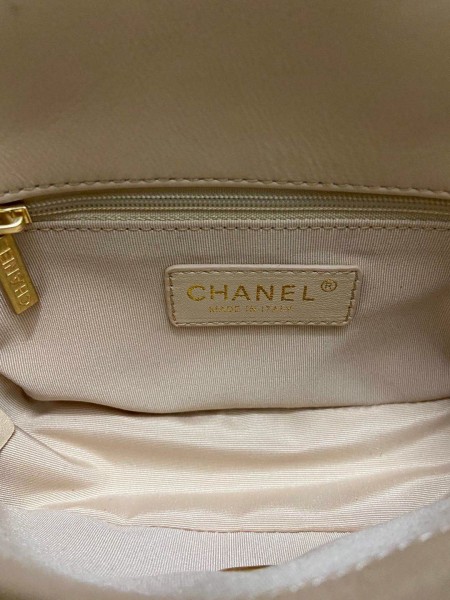  Handbag  Chanel AS2189  size 14x17.5x6 cm