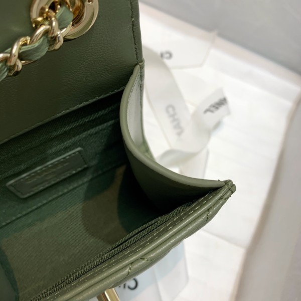  Handbag   Chanel 82769  size 11 11 5 cm