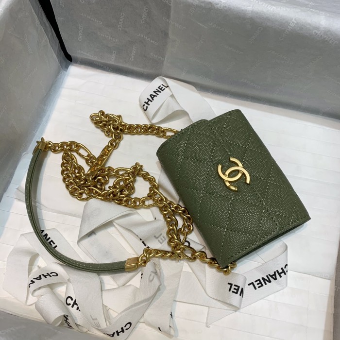  Handbag  Chanel 81156 size  12 9 2.5 cm 