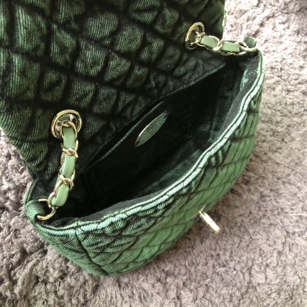  Handbag  Chanel  S1309  size 12x23x8cm