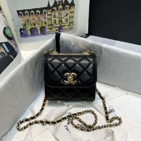  Handbag  Chanel  82769  size  11 11 5 cm