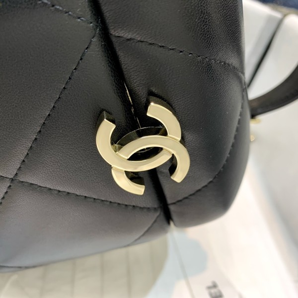 Handbag  Chanel AS2360 size 16.5 15.5 11.5 cm