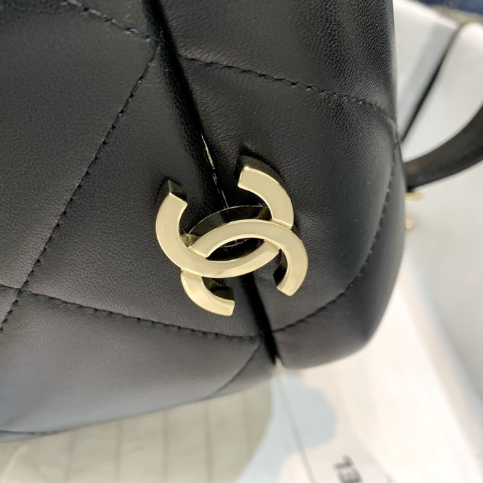 Handbag  Chanel AS2360 size 16.5 15.5 11.5 cm