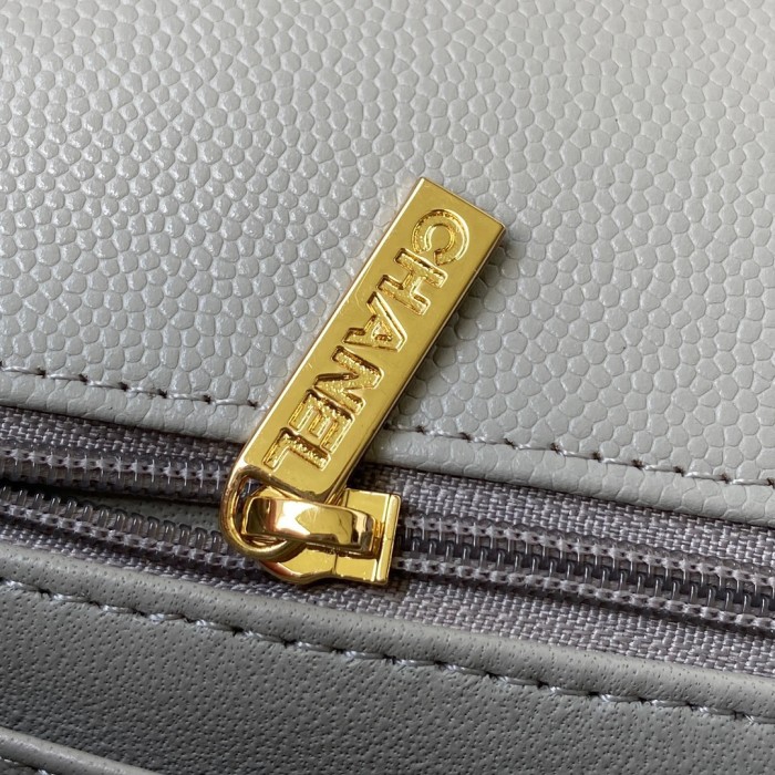  Handbag  Chanel  size 20 cm