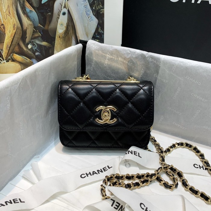  Handbag  Chanel 82768 size 12.5 2.5 9 cm