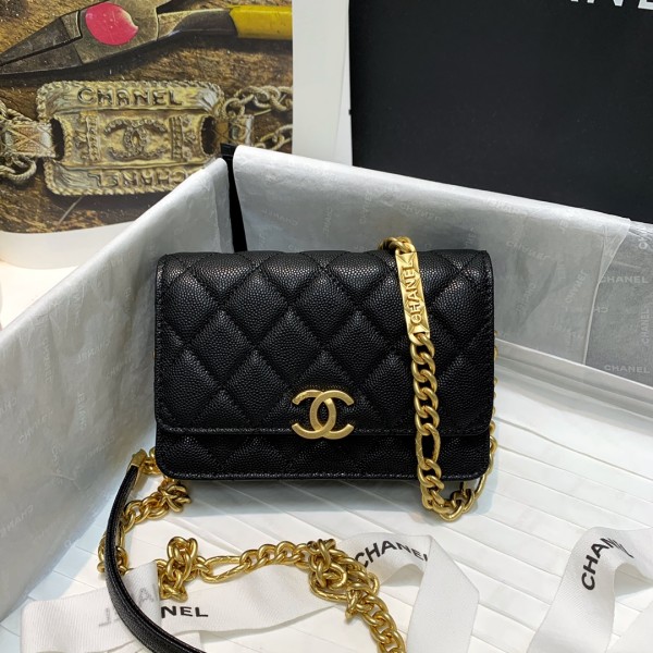  Handbag   Chanel 81155 size  15.5 10 4.5 cm