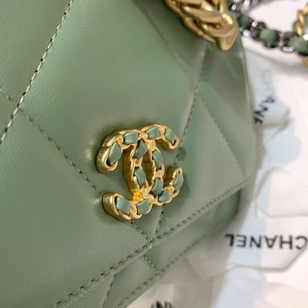  Handbag  Chanel 81160  size 19 12.3 3 cm