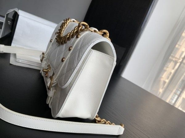  Handbag  Chanel  2696 size  25cmx17cmx8 cm