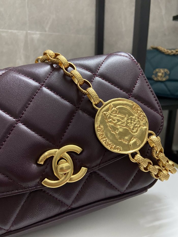   Handbag  Chanel AS2189 size 14x17.5x6 cm