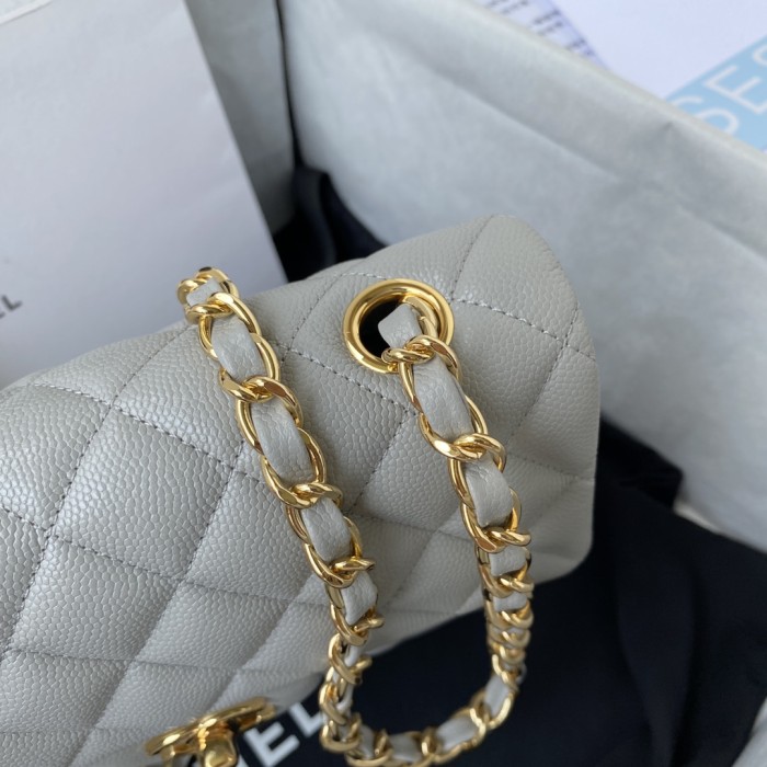  Handbag  Chanel  size 20 cm