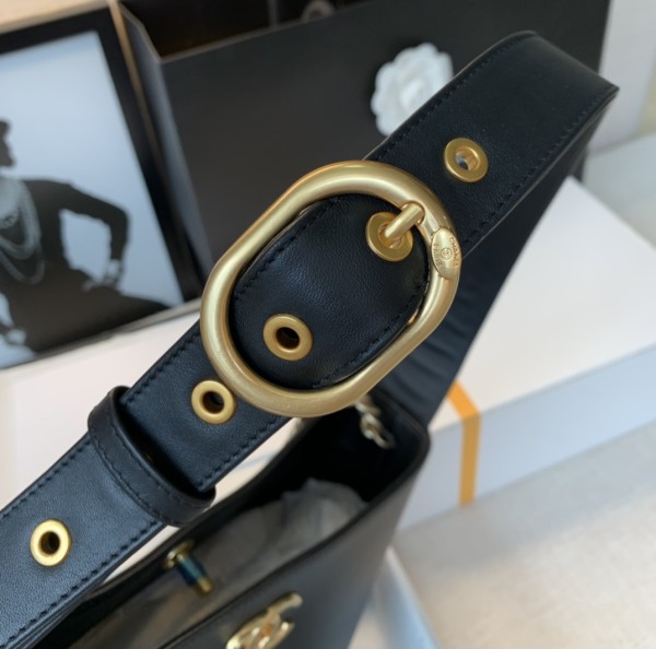  Handbag Chanel  size 23/24/12  Cm